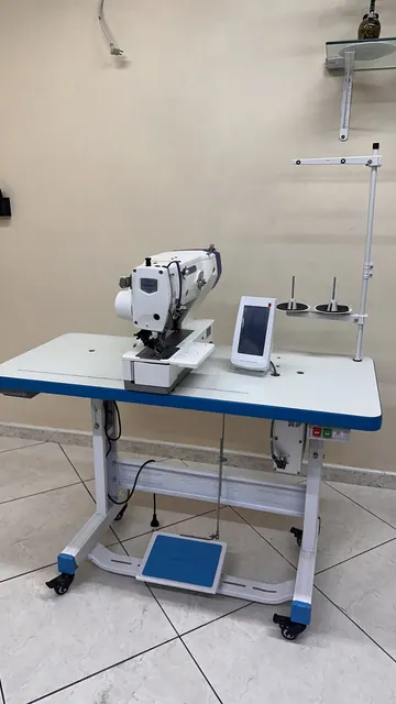 Máquina de costura Simmer SM-1790 Caseadeira em foto real